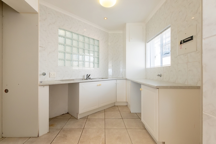 4 Bedroom Property for Sale in Middedorp Western Cape